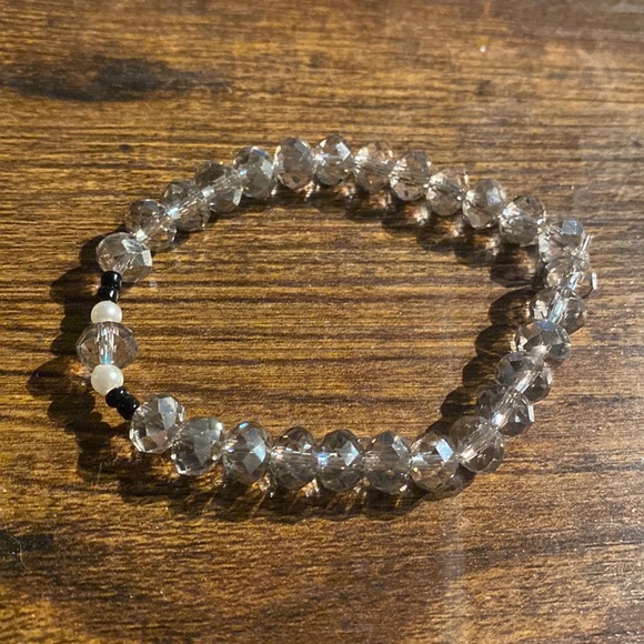 Handmade 8mm Swarovski beaded bracelet - Picture 3 of 6